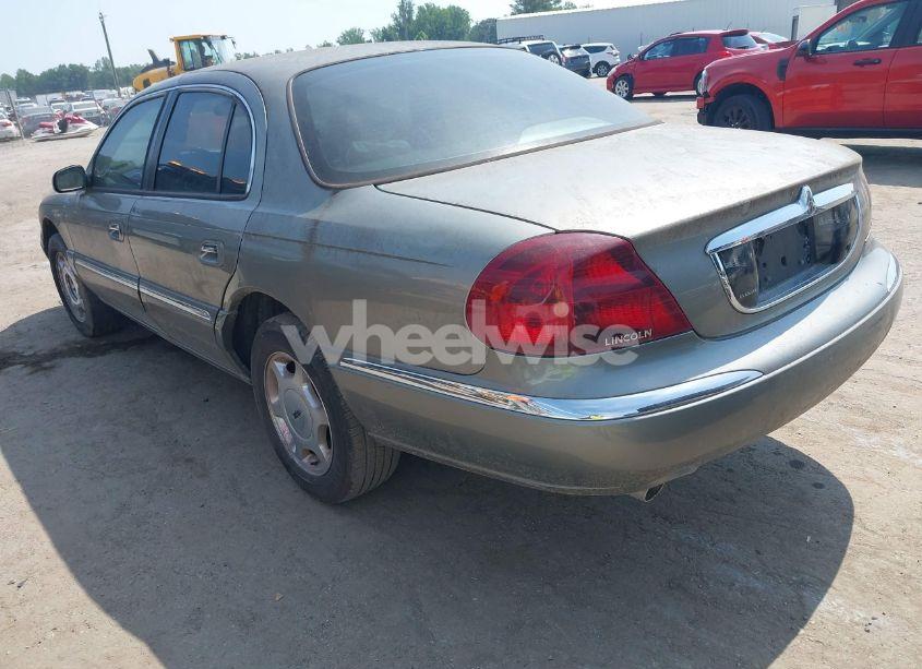 Photo 3 of 2000 Lincoln Continental (VIN 1LNHM97V0YY840446)