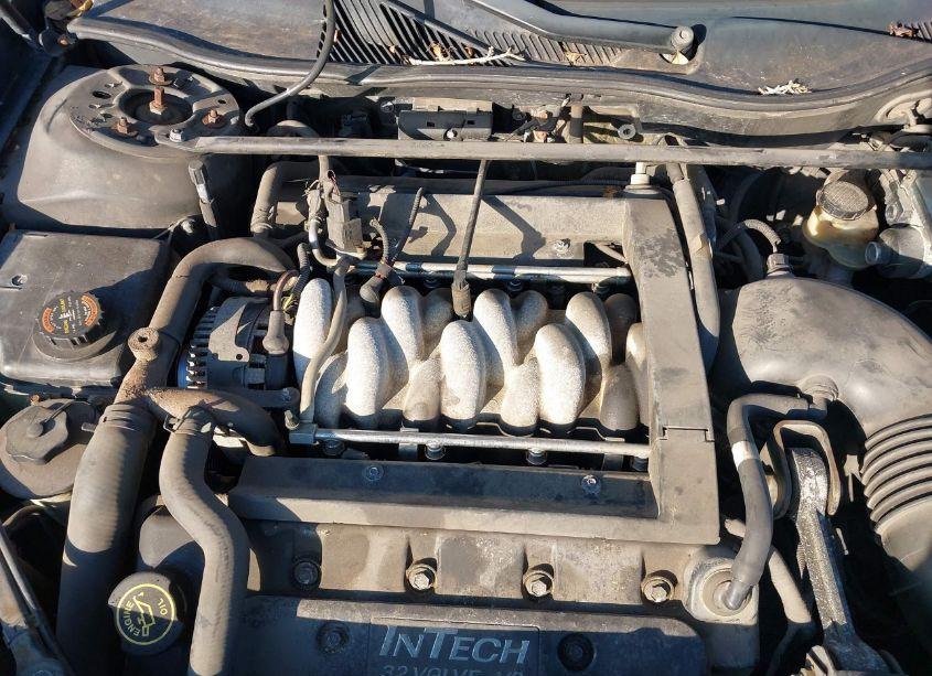 Photo 10 of 2000 Lincoln Continental (VIN 1LNHM97V1YY844621)