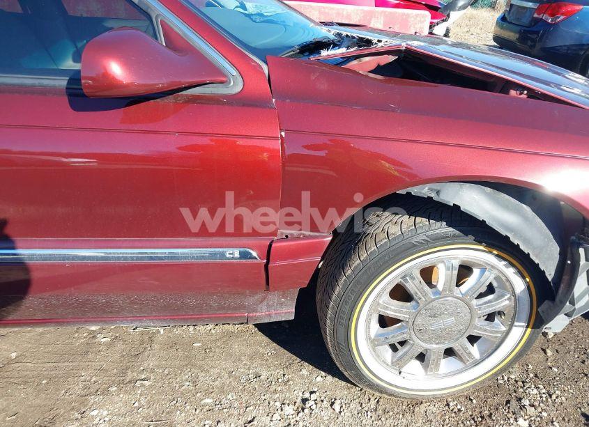 Photo 13 of 2002 Lincoln Continental (VIN 1LNHM97V22Y689147)