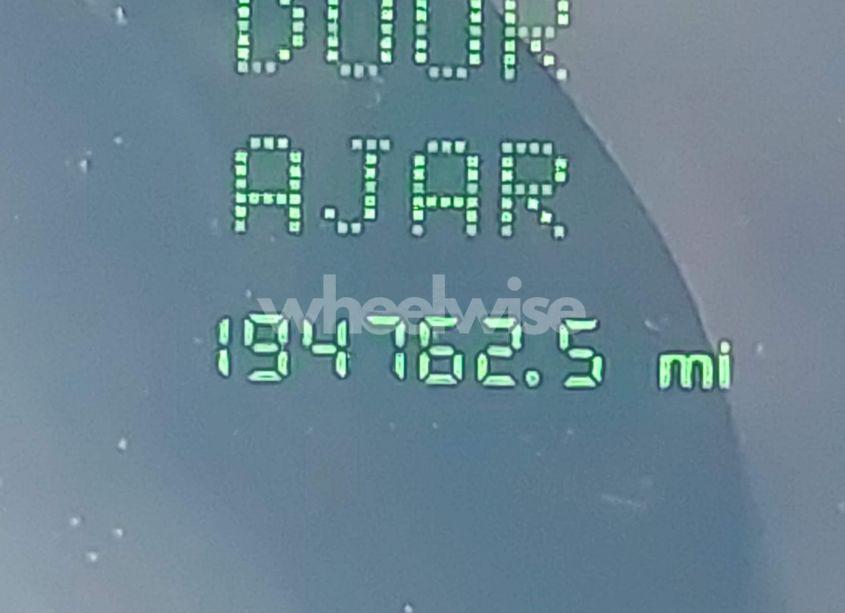 Photo 7 of 2002 Lincoln Continental (VIN 1LNHM97V22Y689147)