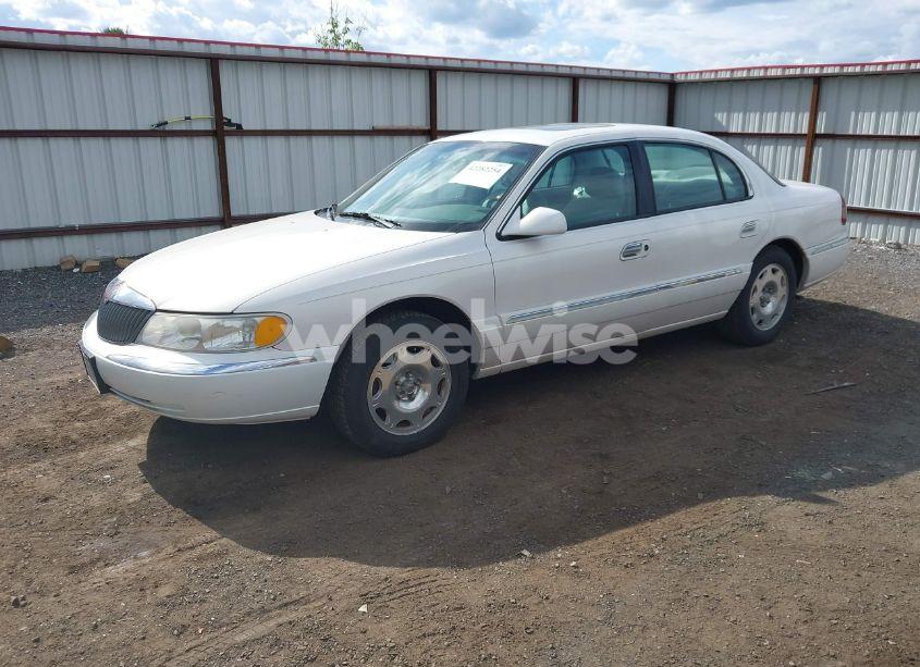 Photo 2 of 1999 Lincoln Continental (VIN 1LNHM97V2XY708917)