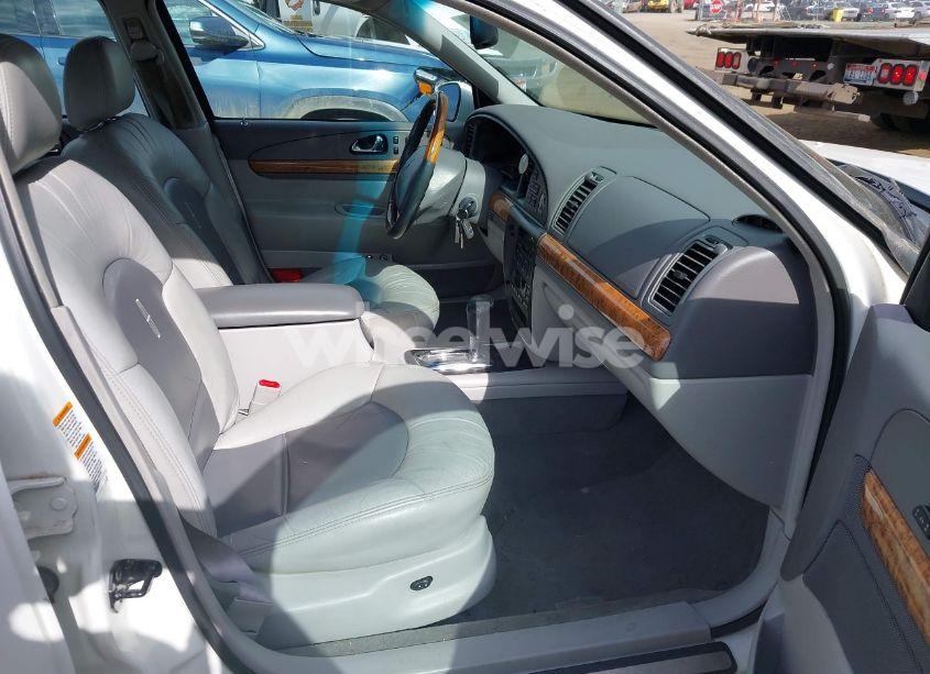 Photo 5 of 1999 Lincoln Continental (VIN 1LNHM97V2XY708917)