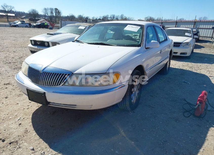 Photo 2 of 2000 Lincoln Continental (VIN 1LNHM97V2YY767189)