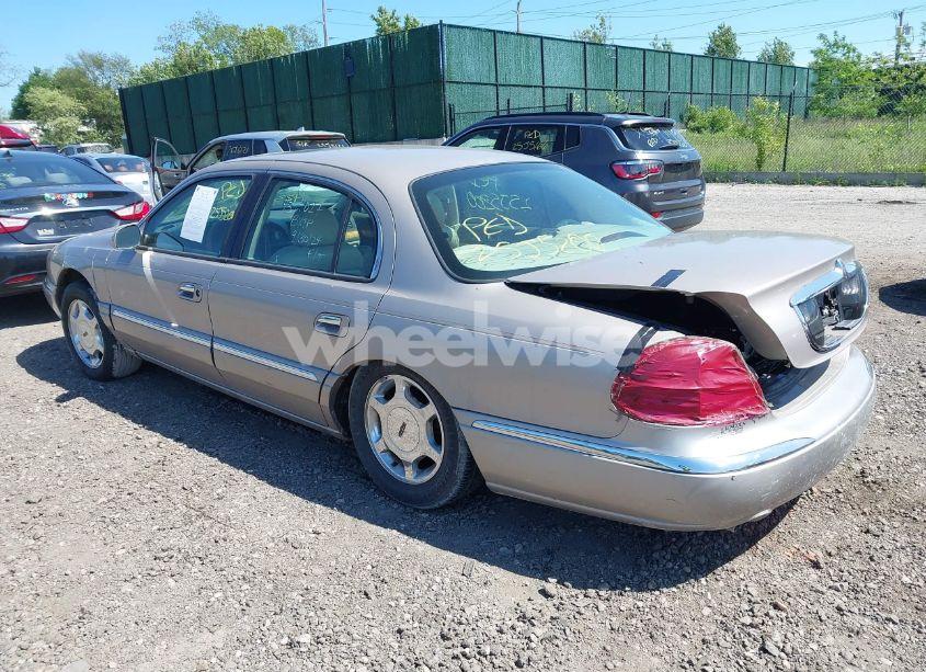 Photo 3 of 2001 Lincoln Continental (VIN 1LNHM97V31Y638576)