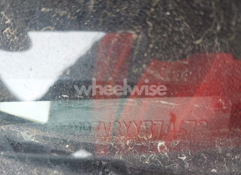 Photo 9 of 2000 Lincoln Continental (VIN 1LNHM97V3YY874672)