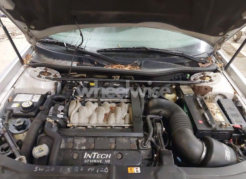 Photo 10 of 2002 Lincoln Continental (VIN 1LNHM97V62Y621823)