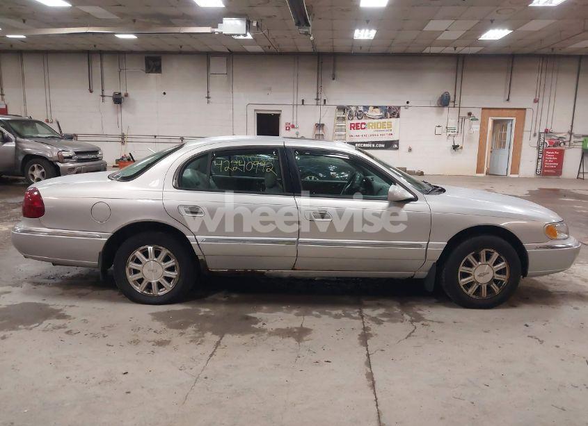 Photo 14 of 2002 Lincoln Continental (VIN 1LNHM97V62Y621823)