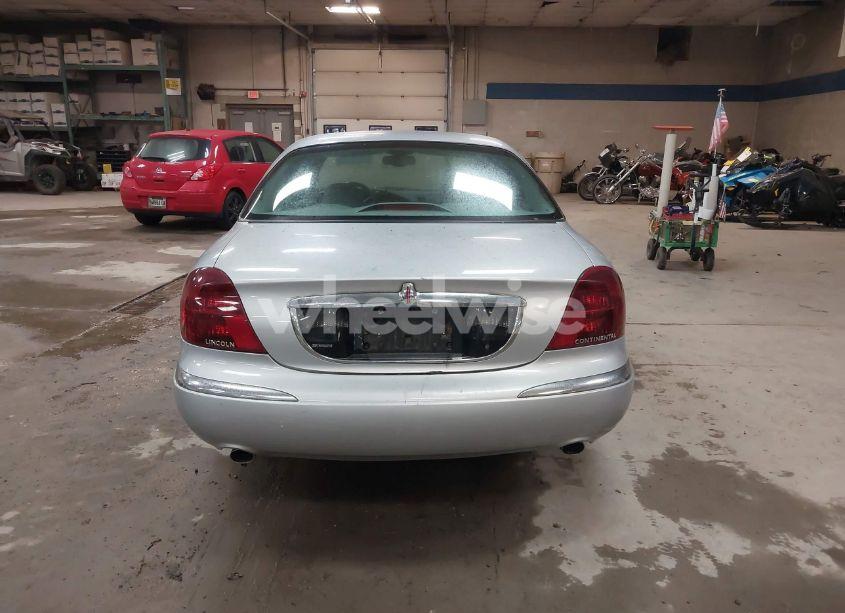 Photo 15 of 2002 Lincoln Continental (VIN 1LNHM97V62Y621823)