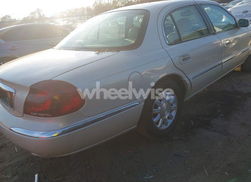 Photo 4 of 2002 Lincoln Continental (VIN 1LNHM97V72Y617201)