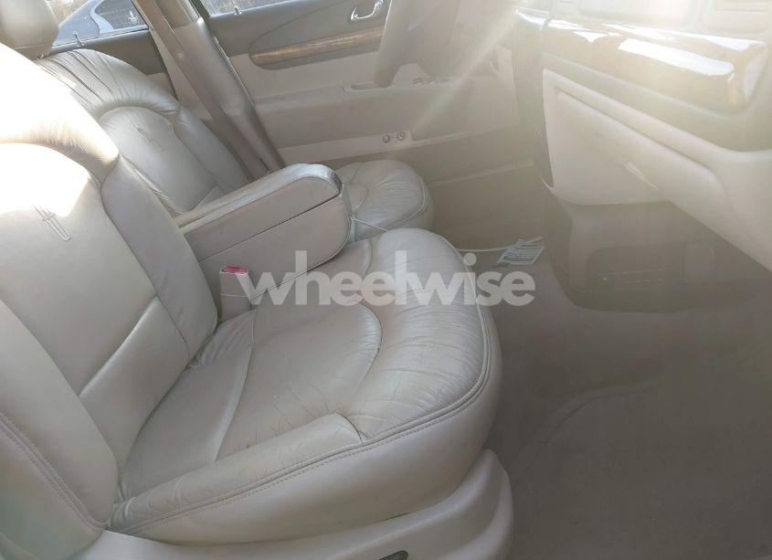 Photo 5 of 2002 Lincoln Continental (VIN 1LNHM97V72Y617201)