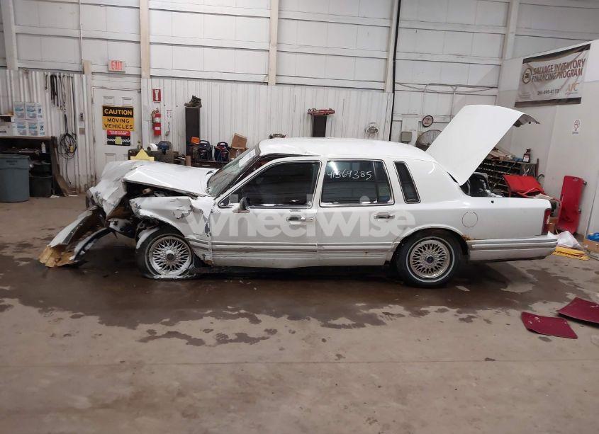 Photo 15 of 1993 Lincoln Town CAR EXECUTIVE (VIN 1LNLM81W0PY648996)