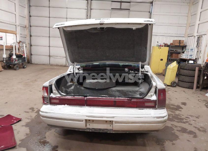 Photo 17 of 1993 Lincoln Town CAR EXECUTIVE (VIN 1LNLM81W0PY648996)