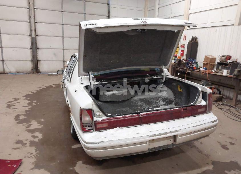 Photo 3 of 1993 Lincoln Town CAR EXECUTIVE (VIN 1LNLM81W0PY648996)