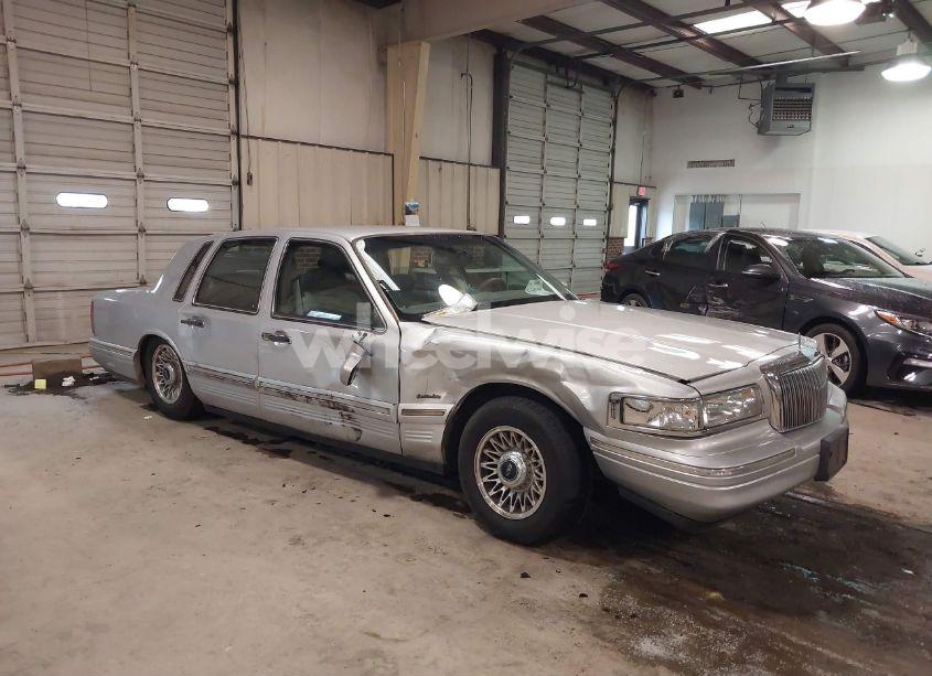 1997 Lincoln Town CAR EXECUTIVE (VIN 1LNLM81W0VY733723) main photo