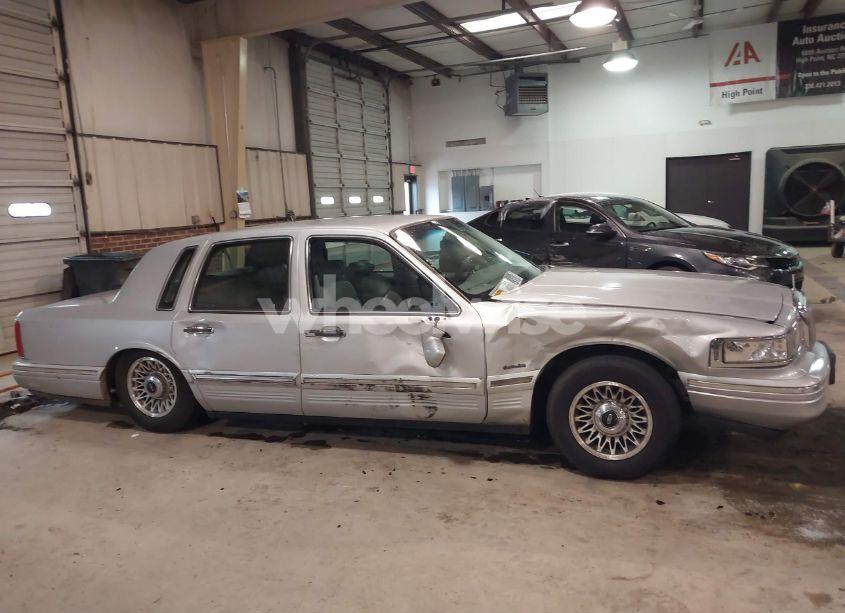 Photo 13 of 1997 Lincoln Town CAR EXECUTIVE (VIN 1LNLM81W0VY733723)