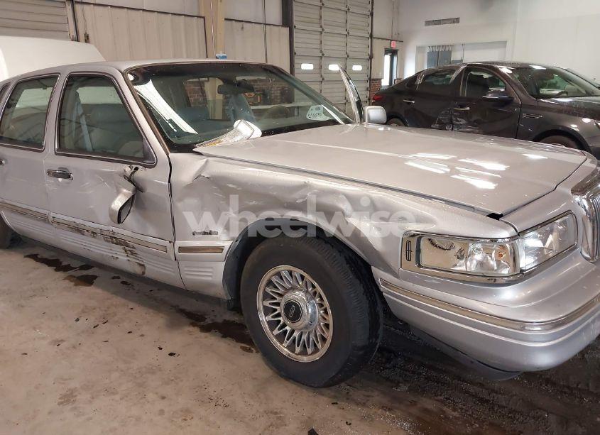 Photo 6 of 1997 Lincoln Town CAR EXECUTIVE (VIN 1LNLM81W0VY733723)