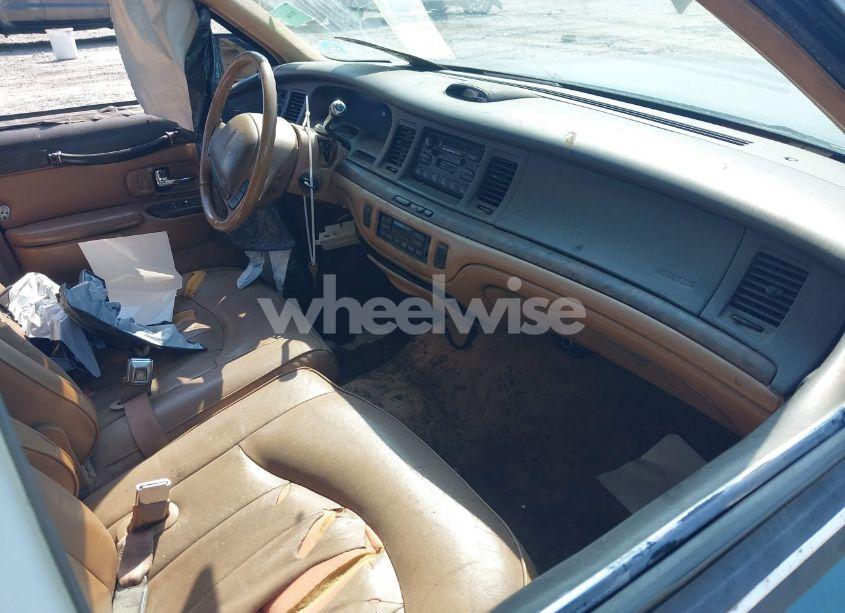 Photo 5 of 1996 Lincoln Town CAR EXECUTIVE (VIN 1LNLM81W1TY728107)