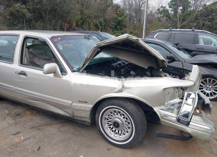 Photo 12 of 1997 Lincoln Town CAR EXECUTIVE (VIN 1LNLM81W1VY735903)