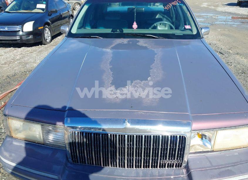 Photo 10 of 1994 Lincoln Town CAR EXECUTIVE (VIN 1LNLM81W2RY667617)