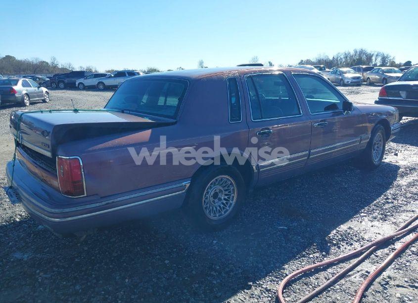 Photo 4 of 1994 Lincoln Town CAR EXECUTIVE (VIN 1LNLM81W2RY667617)