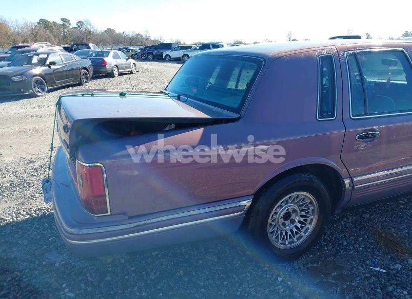 Photo 6 of 1994 Lincoln Town CAR EXECUTIVE (VIN 1LNLM81W2RY667617)
