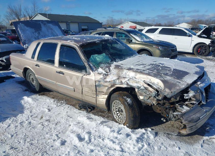 1997 Lincoln Town CAR EXECUTIVE (VIN 1LNLM81W3VY698837) main photo