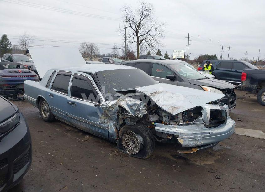 1997 Lincoln Town CAR EXECUTIVE (VIN 1LNLM81W6VY748047) main photo