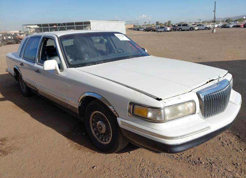 1995 Lincoln Town CAR EXECUTIVE (VIN 1LNLM81W7SY743810) main photo