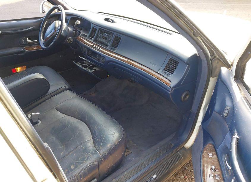 Photo 5 of 1995 Lincoln Town CAR EXECUTIVE (VIN 1LNLM81W7SY743810)