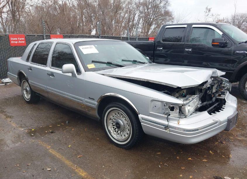 1997 Lincoln Town CAR EXECUTIVE (VIN 1LNLM81W7VY745870) main photo