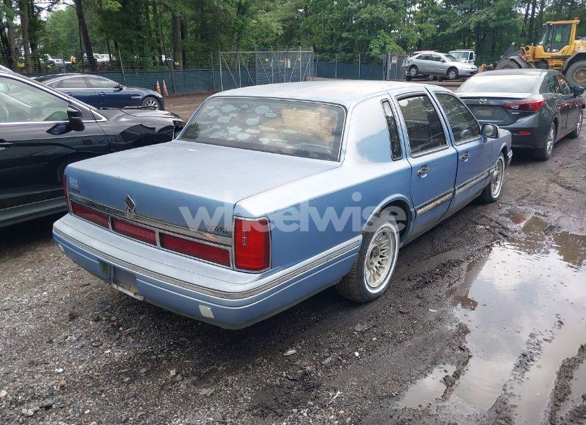Photo 4 of 1995 Lincoln Town CAR EXECUTIVE (VIN 1LNLM81W9SY676031)