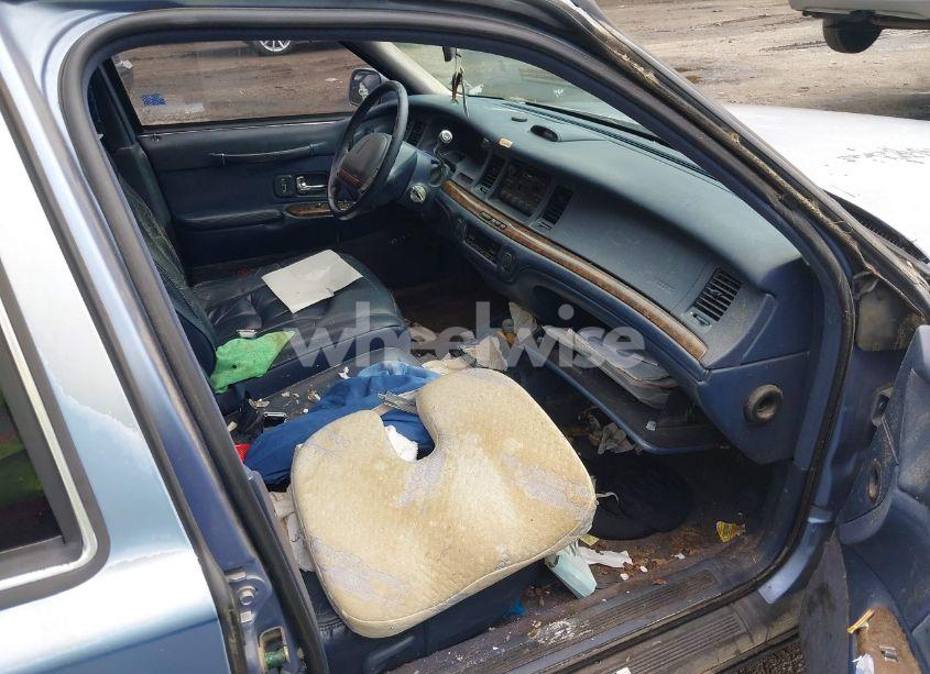 Photo 5 of 1995 Lincoln Town CAR EXECUTIVE (VIN 1LNLM81W9SY676031)