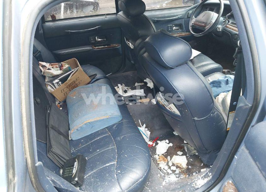 Photo 8 of 1995 Lincoln Town CAR EXECUTIVE (VIN 1LNLM81W9SY676031)