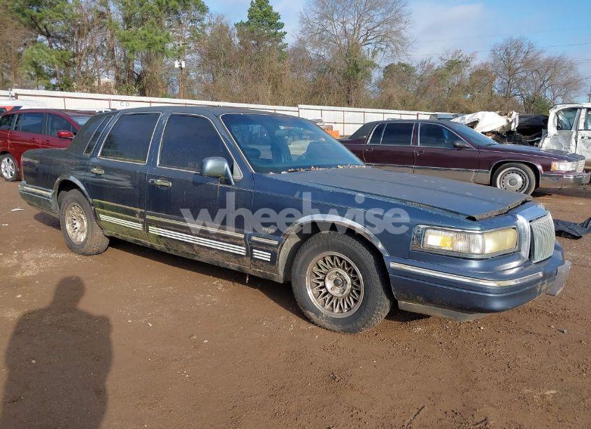 1996 Lincoln Town CAR EXECUTIVE (VIN 1LNLM81WXTY655545) main photo