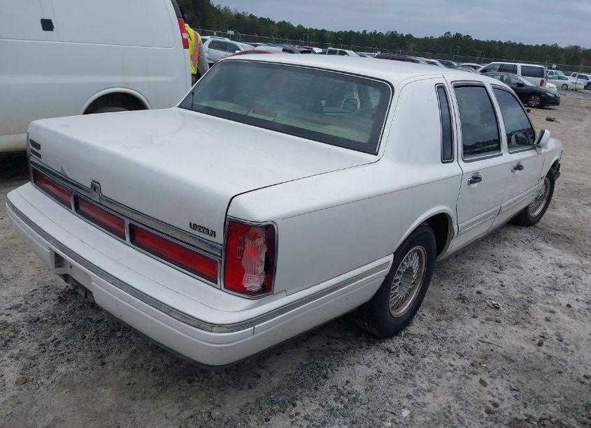 Photo 4 of 1997 Lincoln Town CAR SIGNATURE (VIN 1LNLM82W0VY693822)