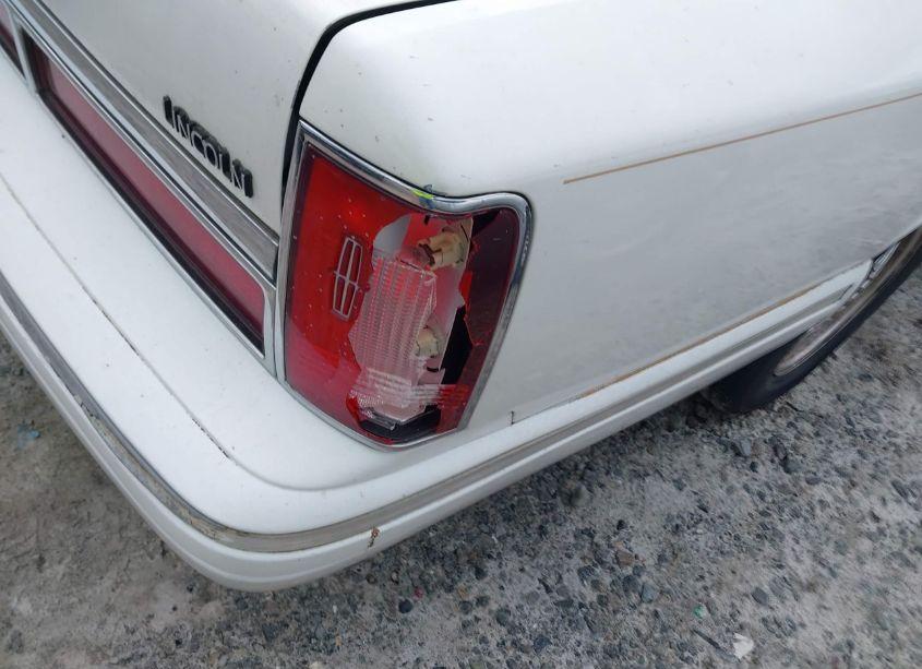 Photo 6 of 1997 Lincoln Town CAR SIGNATURE (VIN 1LNLM82W0VY693822)