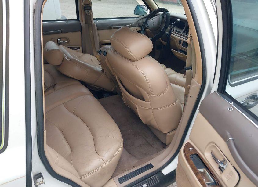 Photo 8 of 1997 Lincoln Town CAR SIGNATURE (VIN 1LNLM82W0VY693822)