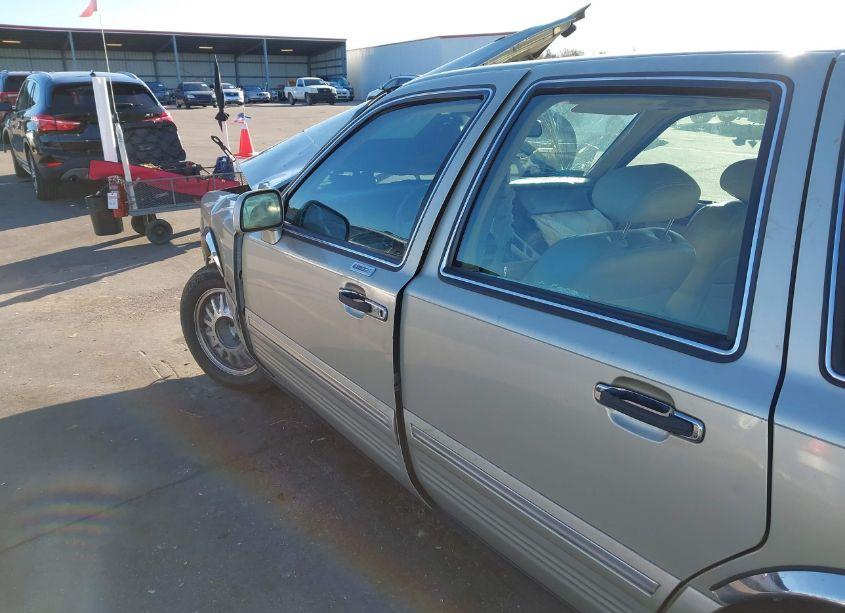 Photo 15 of 1997 Lincoln Town CAR SIGNATURE (VIN 1LNLM82W1VY741859)