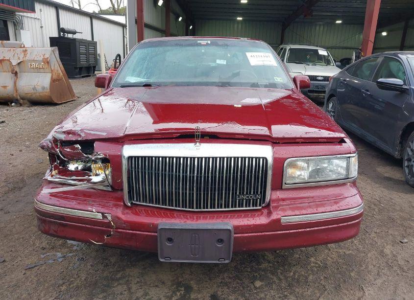 Photo 12 of 1997 Lincoln Town CAR SIGNATURE (VIN 1LNLM82W5VY738415)