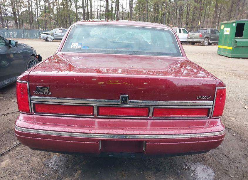 Photo 16 of 1997 Lincoln Town CAR SIGNATURE (VIN 1LNLM82W5VY738415)