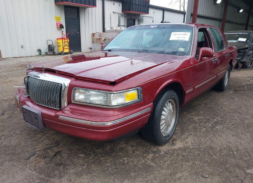 Photo 2 of 1997 Lincoln Town CAR SIGNATURE (VIN 1LNLM82W5VY738415)