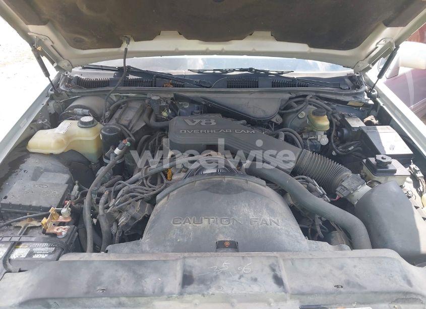 Photo 10 of 1995 Lincoln Town CAR SIGNATURE/SPINNAKER (VIN 1LNLM82W6SY643714)