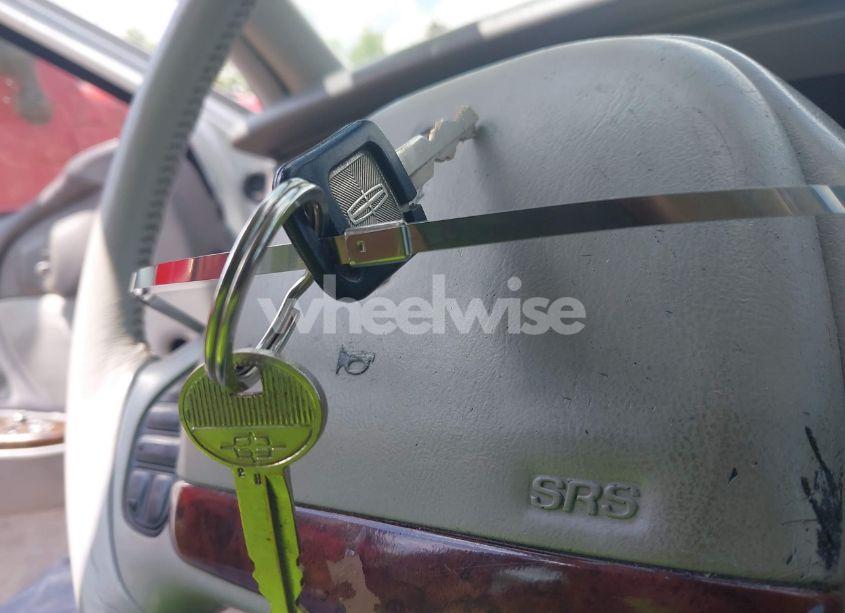 Photo 11 of 1995 Lincoln Town CAR SIGNATURE/SPINNAKER (VIN 1LNLM82W6SY643714)