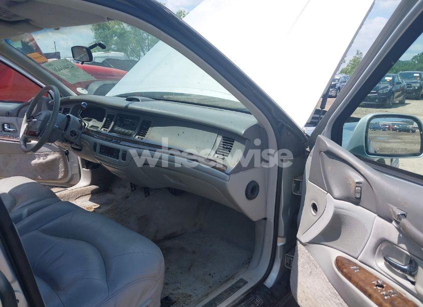 Photo 5 of 1995 Lincoln Town CAR SIGNATURE/SPINNAKER (VIN 1LNLM82W6SY643714)