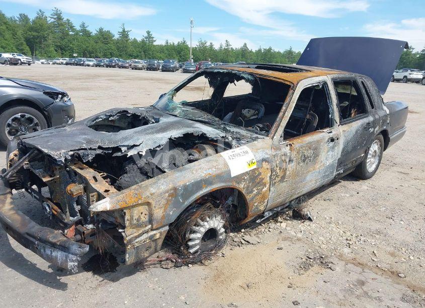 Photo 2 of 1997 Lincoln Town CAR SIGNATURE (VIN 1LNLM82W6VY614430)