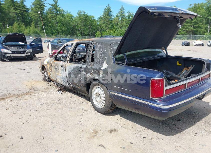 Photo 3 of 1997 Lincoln Town CAR SIGNATURE (VIN 1LNLM82W6VY614430)