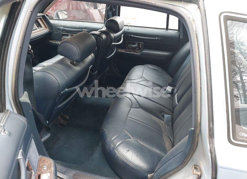 Photo 8 of 1992 Lincoln Town CAR SIGNATURE (VIN 1LNLM82W8NY693955)