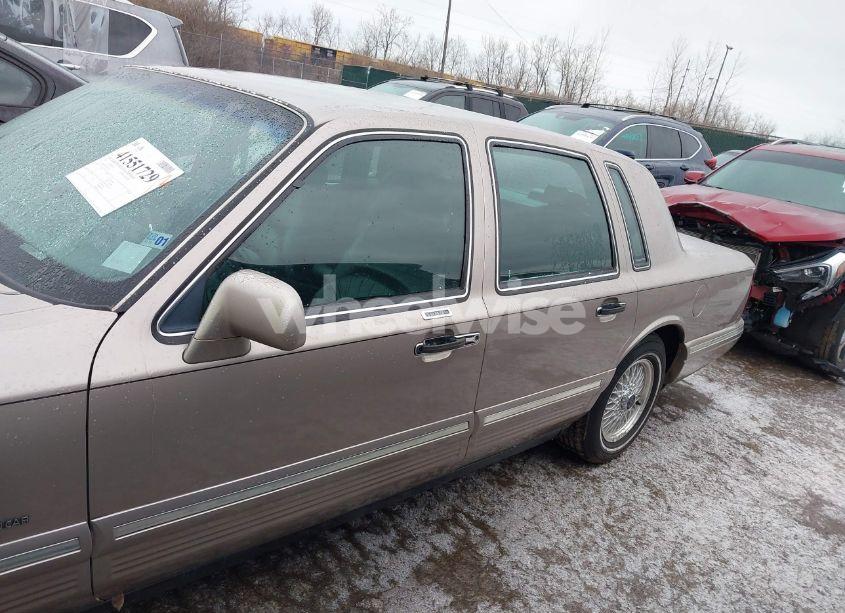 Photo 14 of 1995 Lincoln Town CAR SIGNATURE/SPINNAKER (VIN 1LNLM82W8SY604137)