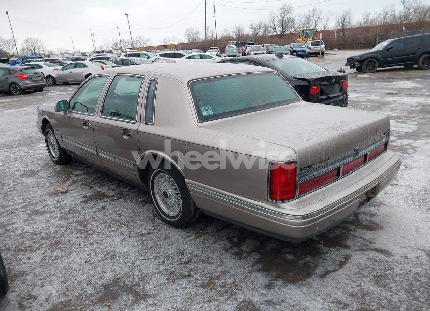 Photo 3 of 1995 Lincoln Town CAR SIGNATURE/SPINNAKER (VIN 1LNLM82W8SY604137)