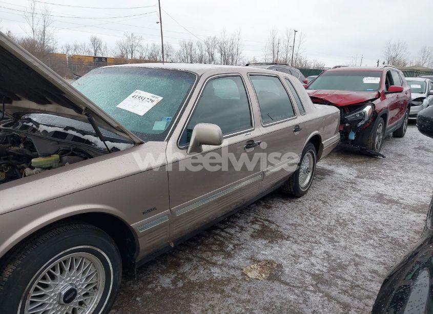Photo 6 of 1995 Lincoln Town CAR SIGNATURE/SPINNAKER (VIN 1LNLM82W8SY604137)